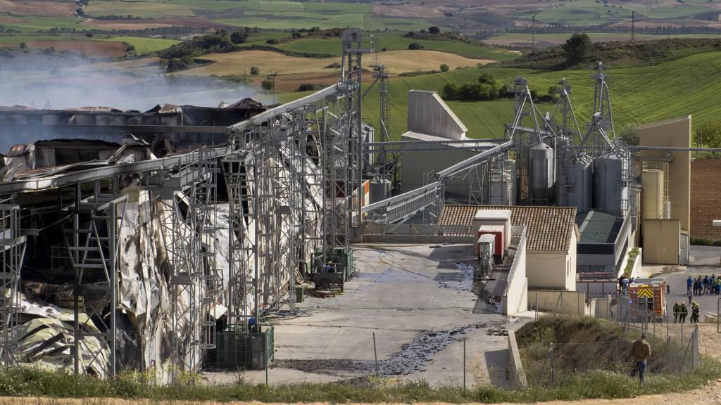 El estado de las naves del fábrica del Grupo Rujamar calcinadas por las llamas.