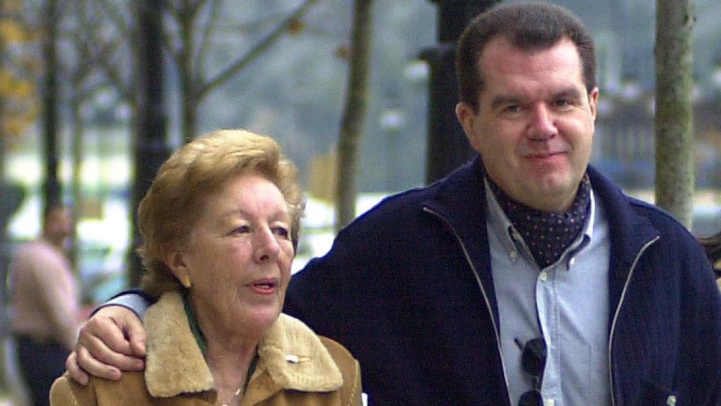 Jesús Ortiz y su madre, Menchu Álvarez del Valle, en una imagen de archivo.