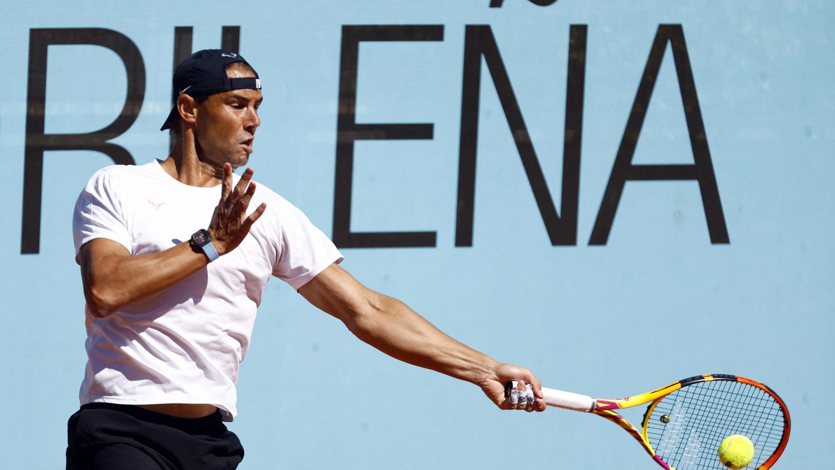 Rafa Nadal, durante un entrenamiento en el Mutua Madrid Open.