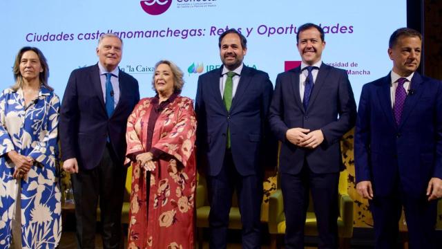 Ana Guarinos, Francisco Cañizares, Esther Esteban, Paco Núñez, Carlos Velázquez y Manuel Serrano, de izquierda a derecha.