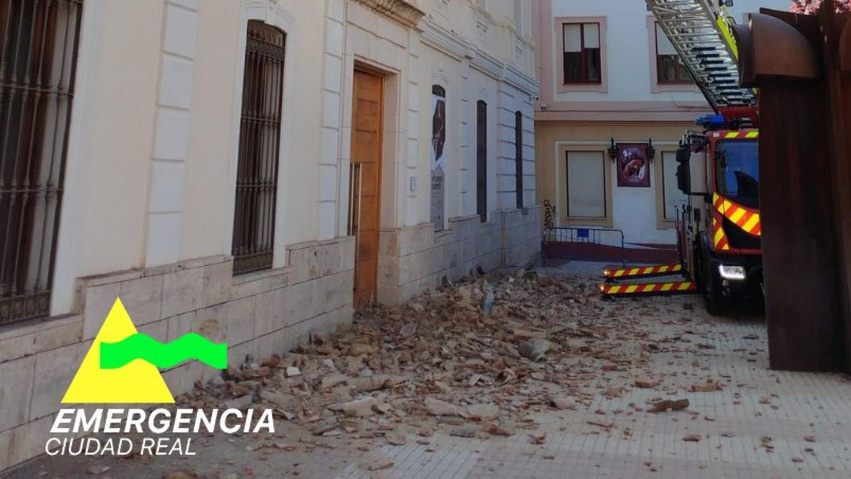 Los bomberos han asegurado la zona del derrumbe. Fotografía: SCIS Ciudad Real.