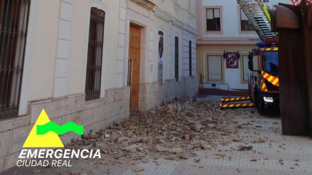 Los bomberos han asegurado la zona del derrumbe. Fotografía: SCIS Ciudad Real.