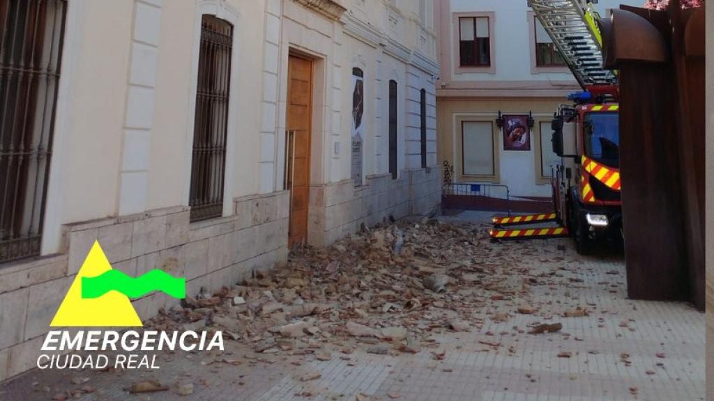 Los bomberos han asegurado la zona del derrumbe. Fotografía: SCIS Ciudad Real.