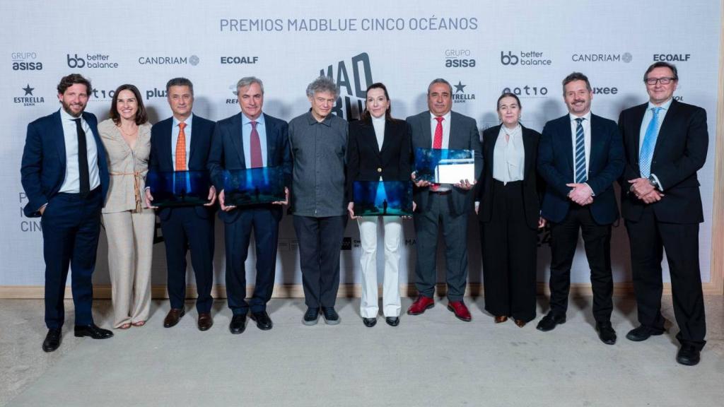 Galardonados y asistentes a la gala de los IV Premios MadBlue Cinco Océanos.