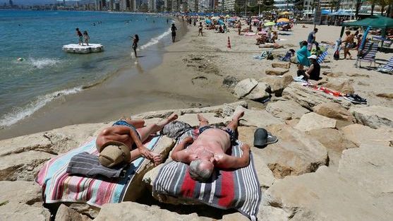 Turistas jubilados en Benidorm