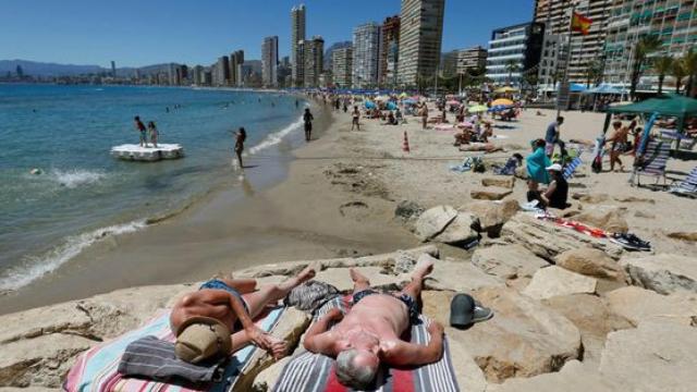 Turistas jubilados en Benidorm