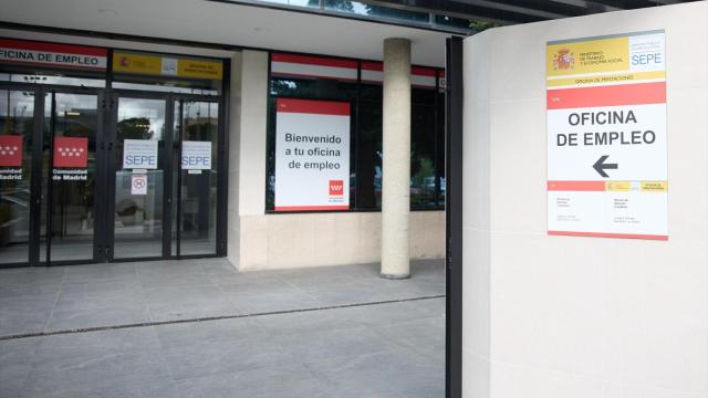 Acceso a una oficina del SEPE, en una imagen de archivo.