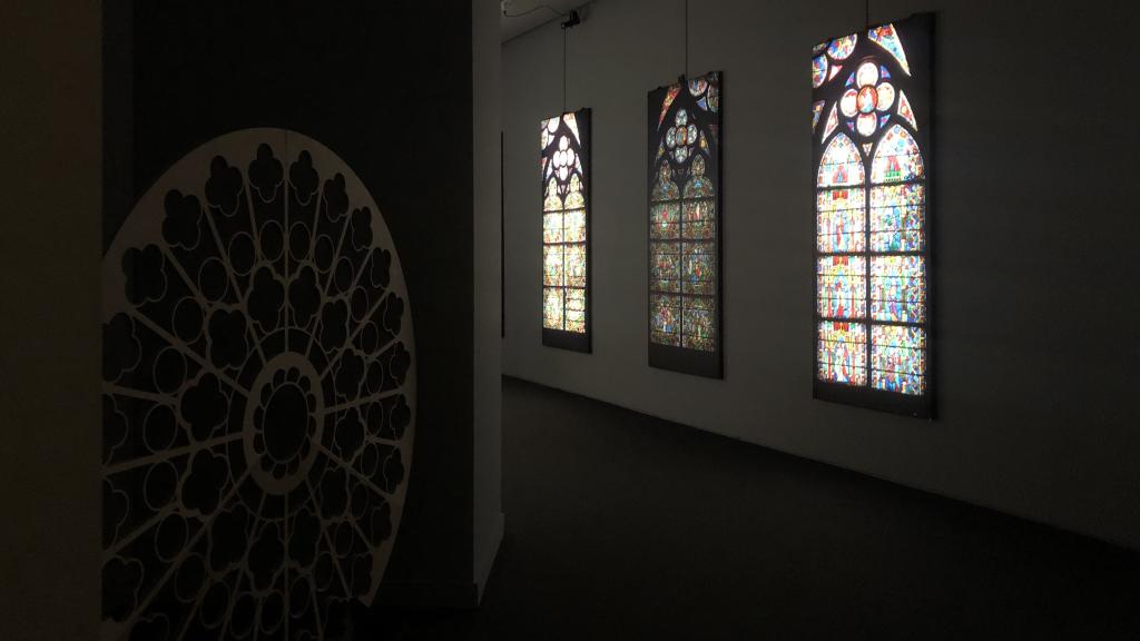 Sala de la exposición de Notre Dame en Madrid.