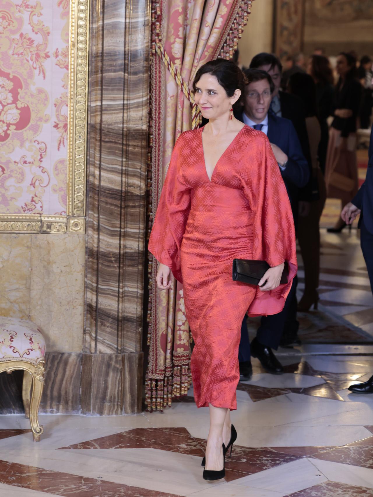 La presidenta de la Comunidad de Madrid, con un diseño de Panambi.
