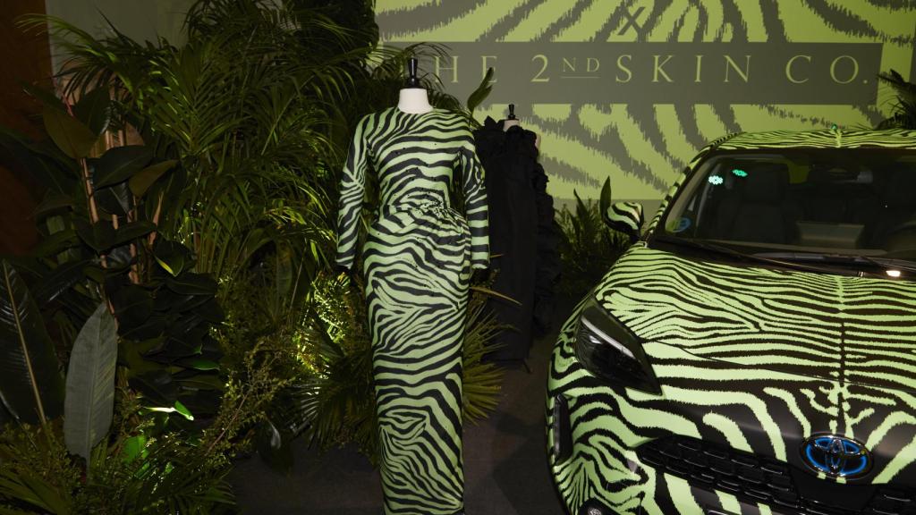 Vista del coche y del look de The 2nd Skin Co. y Toyota.