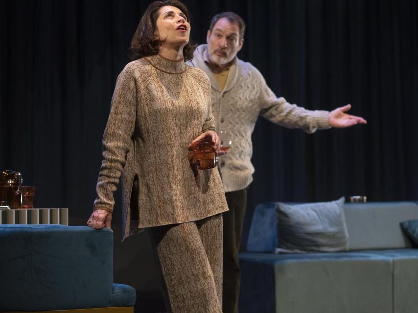 La actriz y Ben Temple en una escena de 'Un delicado equilibrio'.