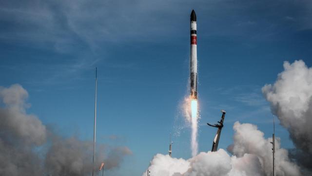 Despegue del cohete Electron con la misión de la NASA