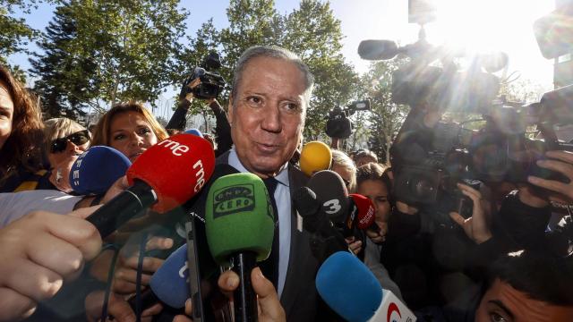 El expresidente de la Generalitat y exministro, Eduardo Zaplana, llega a declarar al juzgado.