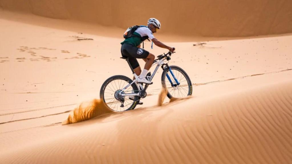 Las dunas pondrán a prueba la resistencia de los ciclistas.