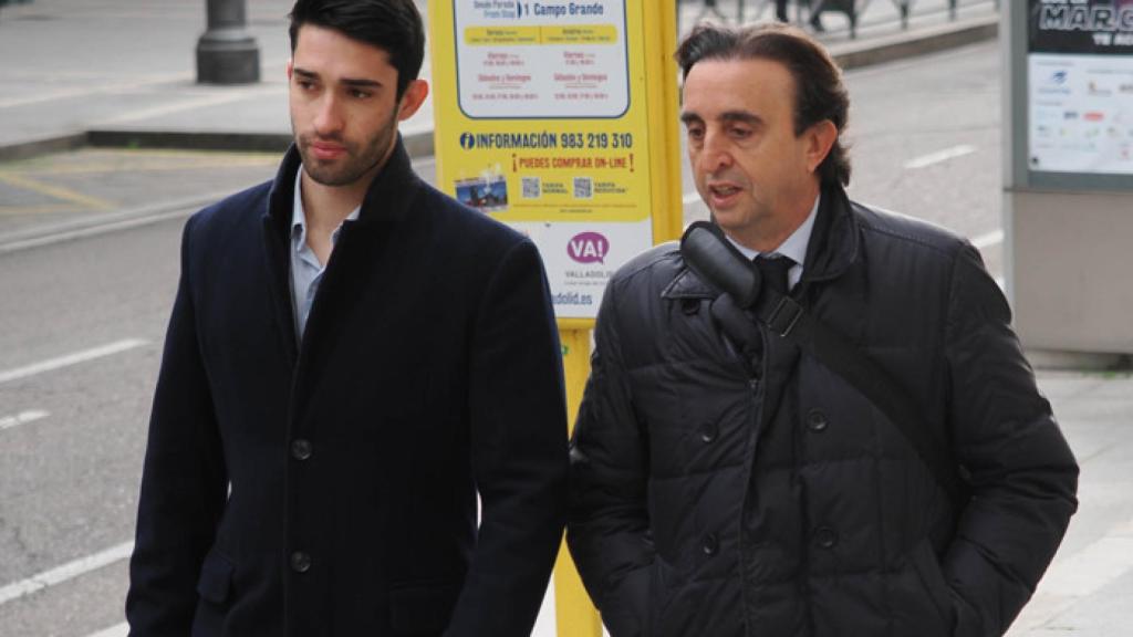 Llegada de Alberto Esgueva junto a su abogado para declarar en la Audiencia Provincial de Valladolid por el caso 'Perla Negra
