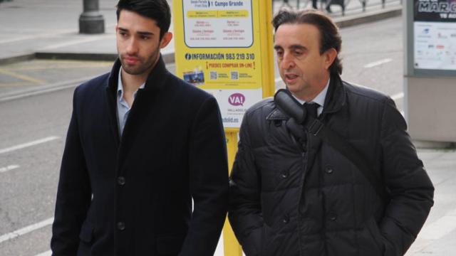 Llegada de Alberto Esgueva junto a su abogado para declarar en la Audiencia Provincial de Valladolid por el caso 'Perla Negra
