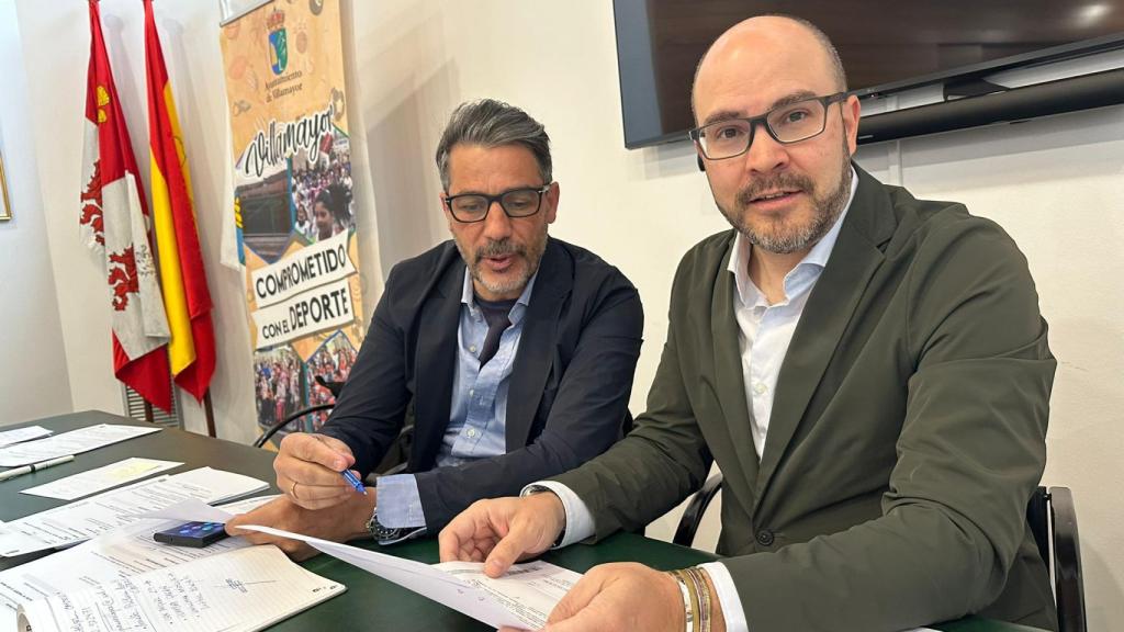 El alcalde de Villamayor, Ángel Peralvo, y el concejal de Economía, Daniel Velasco