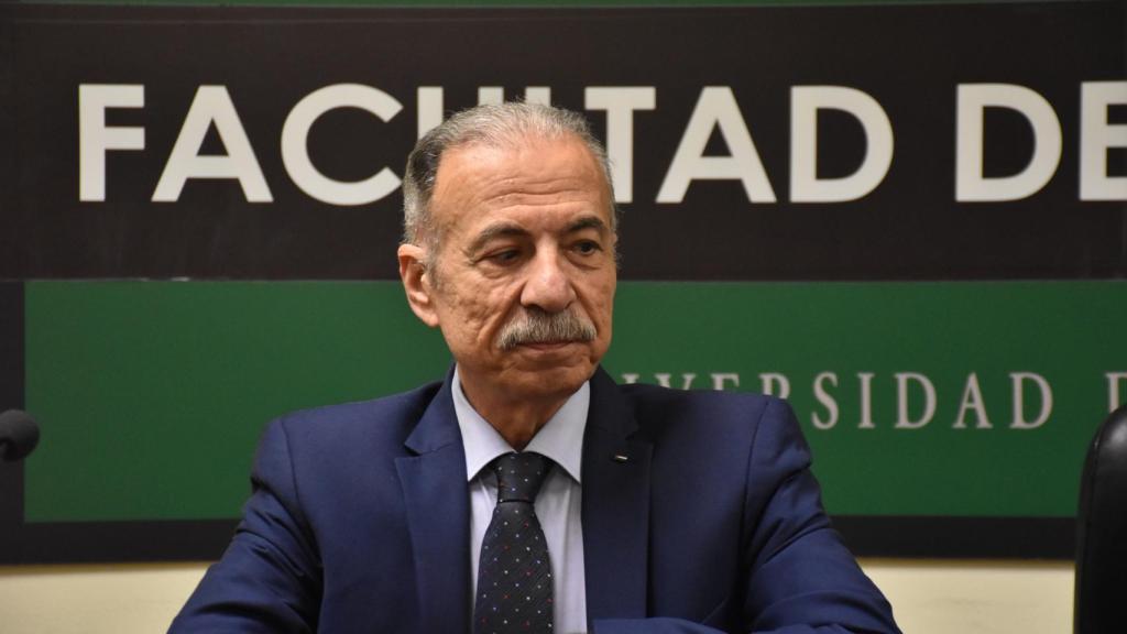 El embajador de Palestina en España, Husni Abdel Wahed, participa en una conferencia en la Facultad de Comercio de la Universidad de Valladolid