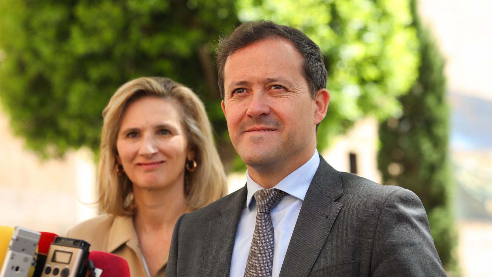 Carlos Velázquez junto a Paloma Martín. Foto: PP.