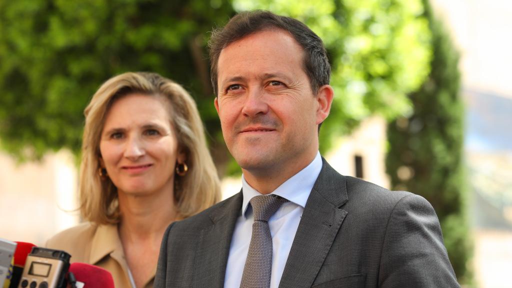 Carlos Velázquez junto a Paloma Martín. Foto: PP.