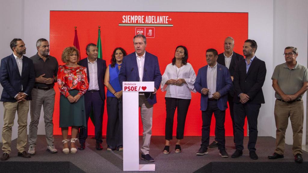 Juan Espadas junto a los secretarios generales del PSOE de Andalucía.