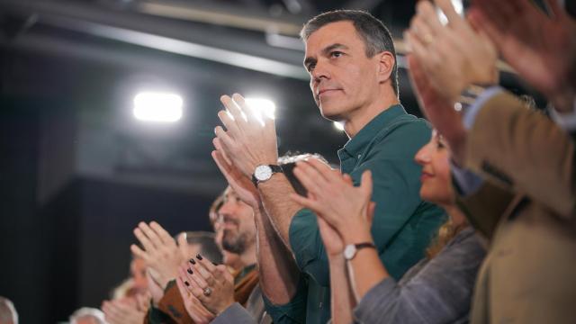 El presidente del Gobierno, Pedro Sánchez, durante el acto de cierre de campaña del PSOE antes de las elecciones vascas.