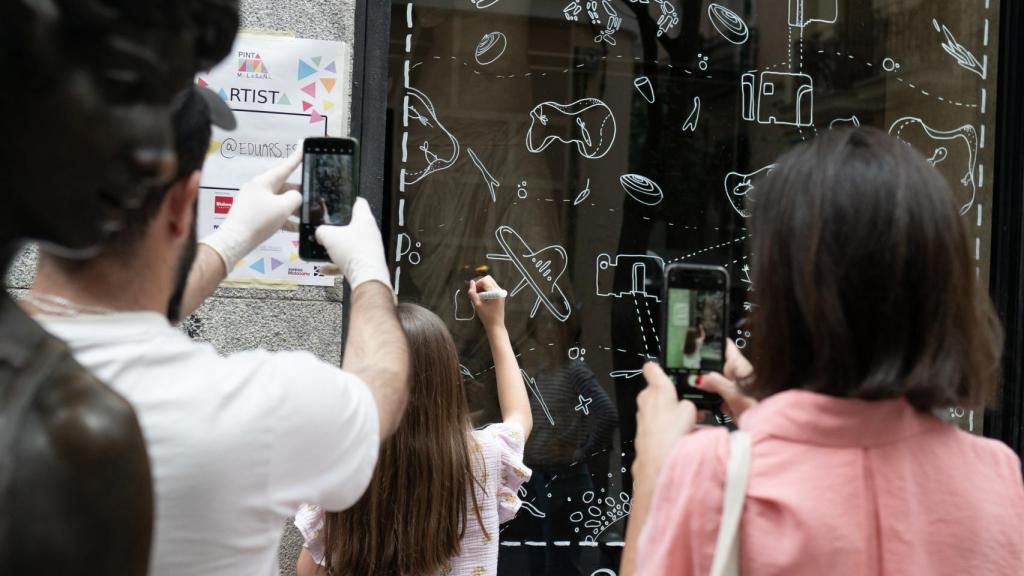 Proceso de un mural en Pinta Malasaña 2023.
