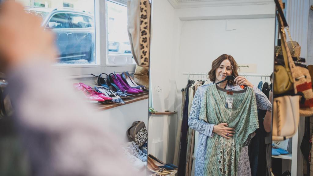 Isabel Sánchez-Lozano con vestido de Missoni a la venta en HIBUY