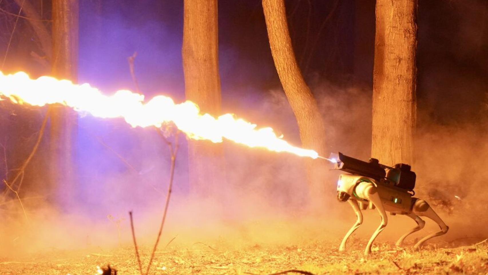 Thermonator, el perro robot con un lanzallamas