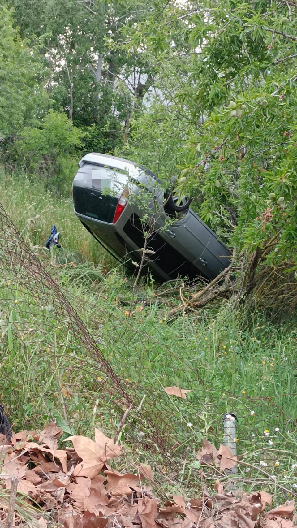 El coche volcado