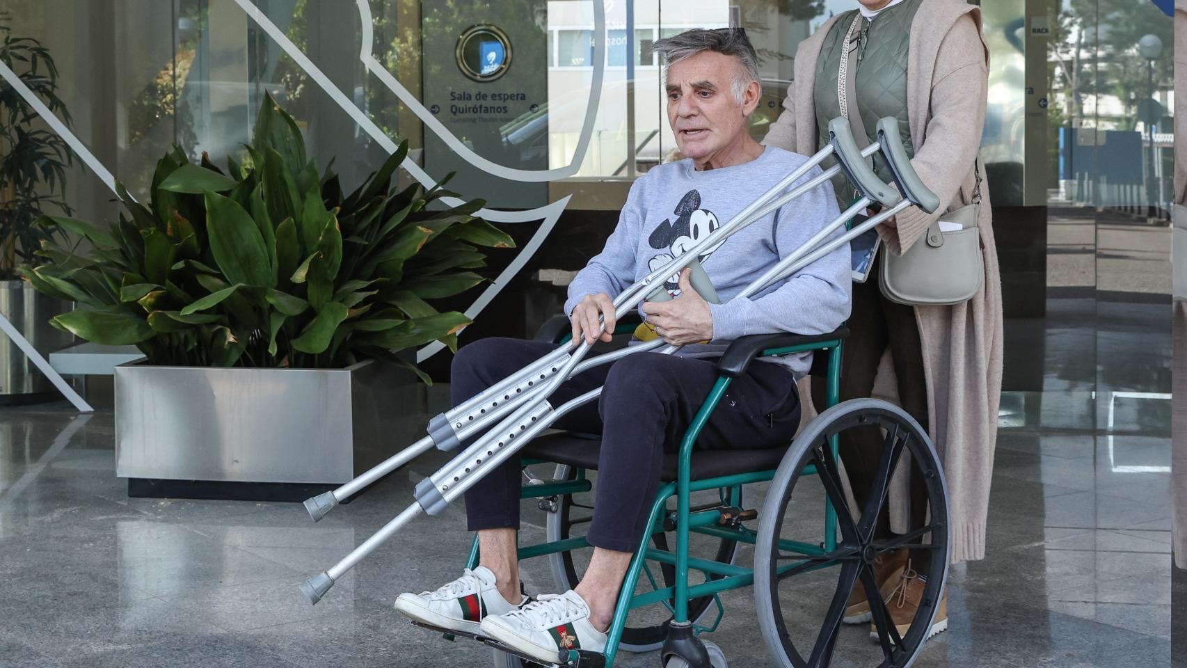 Joaquín Torres a su salida del hospital, este pasado jueves, 25 de abril.