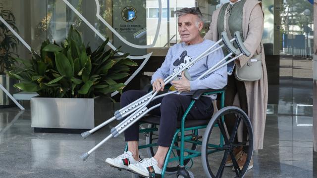 Joaquín Torres a su salida del hospital, este pasado jueves, 25 de abril.
