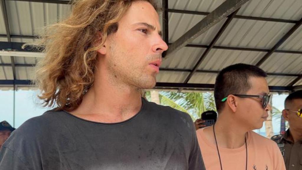 daniel-sancho-acompanando-a-los-investigadores-tailandeses-en-busca-de-pruebas