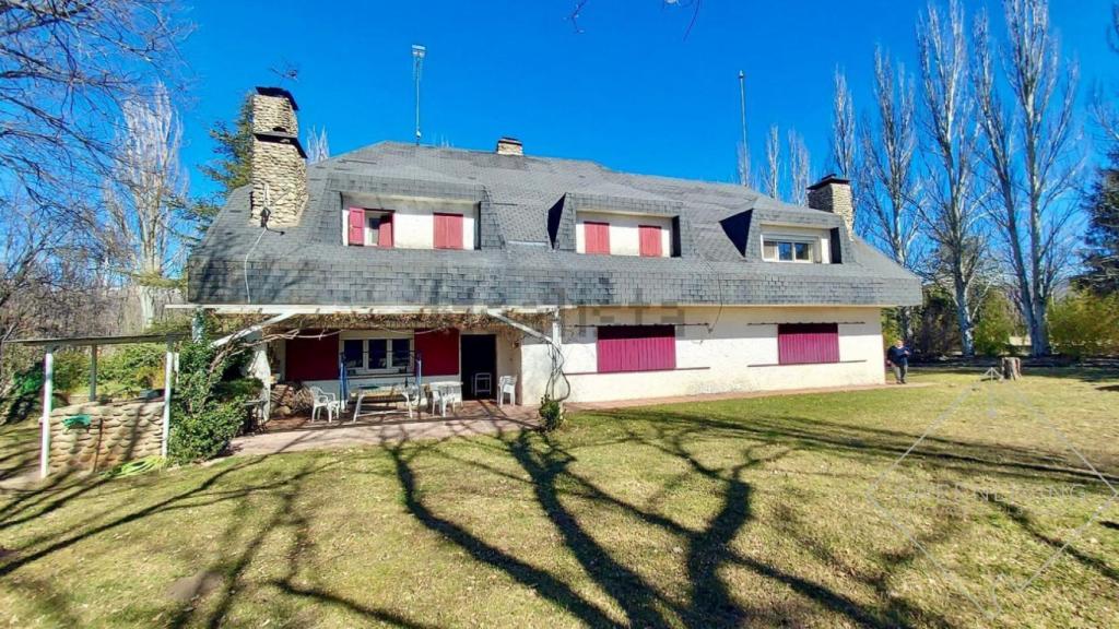 Imagen de un chalet en venta en Rascafría.