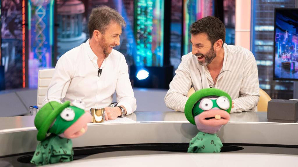 Pablo Motos con Arturo Valls y las hormigas en El Hormiguero.