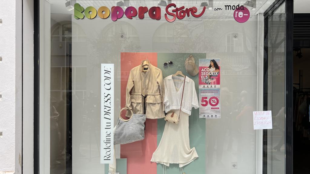 Escaparate de Koopera Store en Valencia.