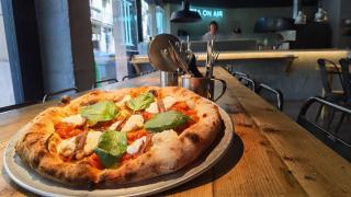 En Alicante ofrecen la mejor pizza napolitana de España.