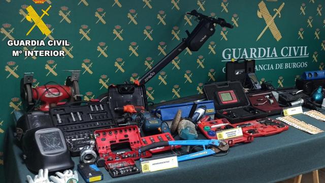 Registro de la Guardia Civil en una de las viviendas