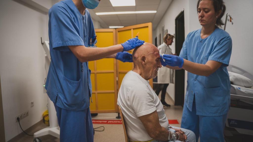 Los pacientes se quedan 24 horas en observación tras someterse al tratamiento.