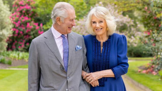 Carlos III y Camila, en una imagen distribuida por el palacio de Buckingham.