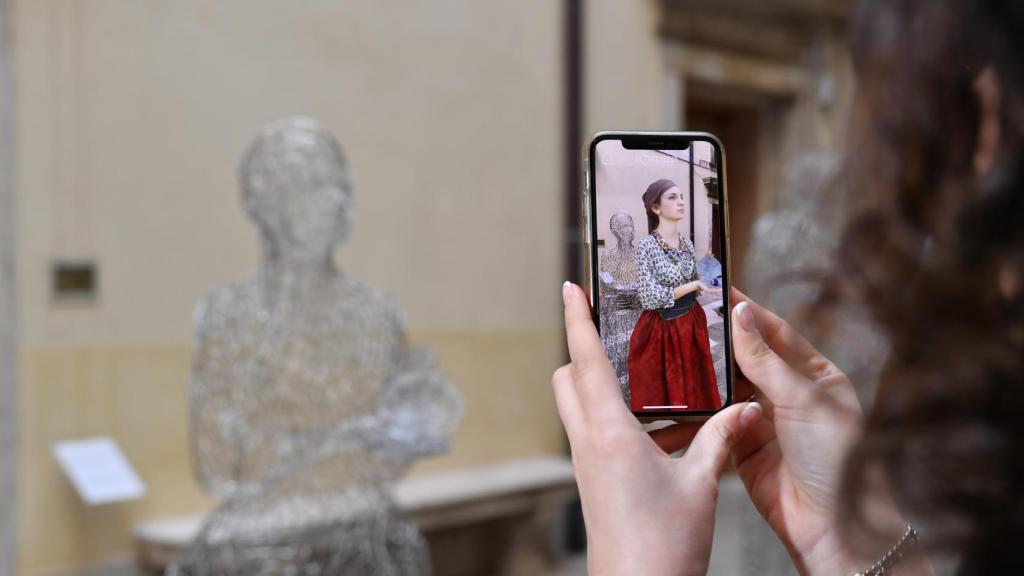 La figura que representa a la artista del vidrio Marietta Barovier en 'Almas de Venecia'