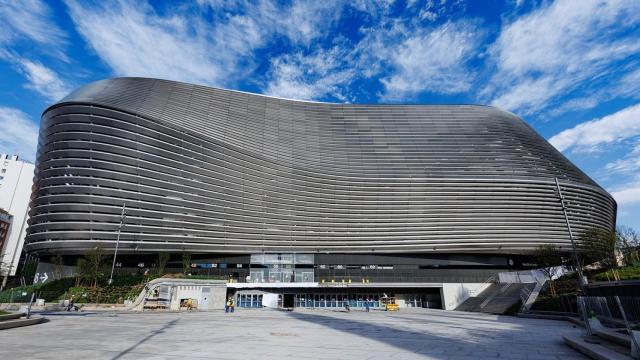 Nueva Plaza Bernabéu junto al estadio