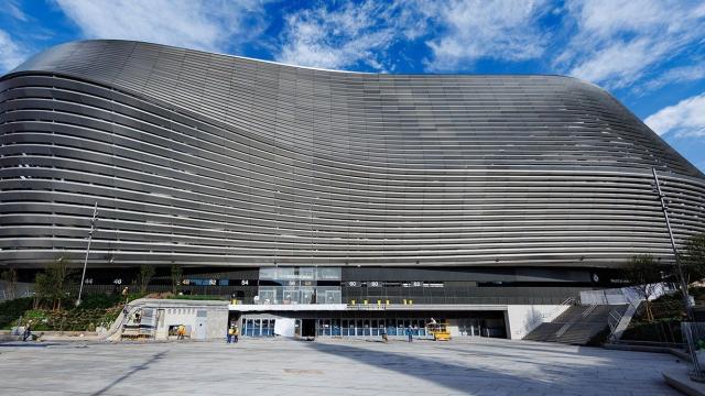Nueva Plaza Bernabéu junto al estadio