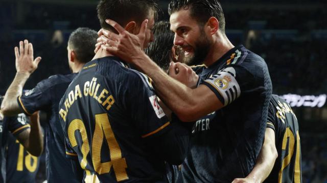 Nacho felicita a Arda Güler.