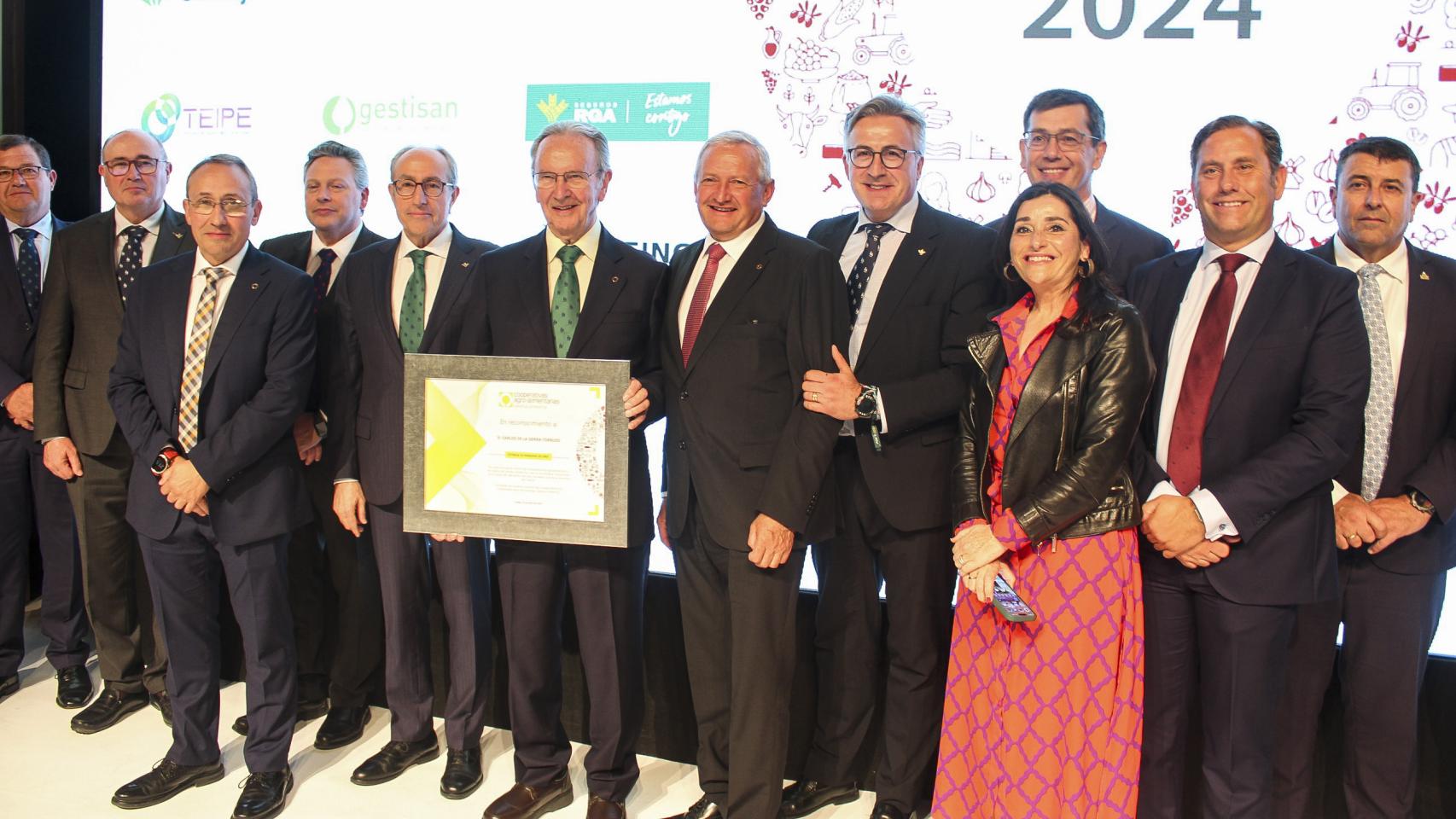 Cooperativas Agro-alimentarias de Castilla-La Mancha entrega su Insignia de Oro a Carlos de la Sierra