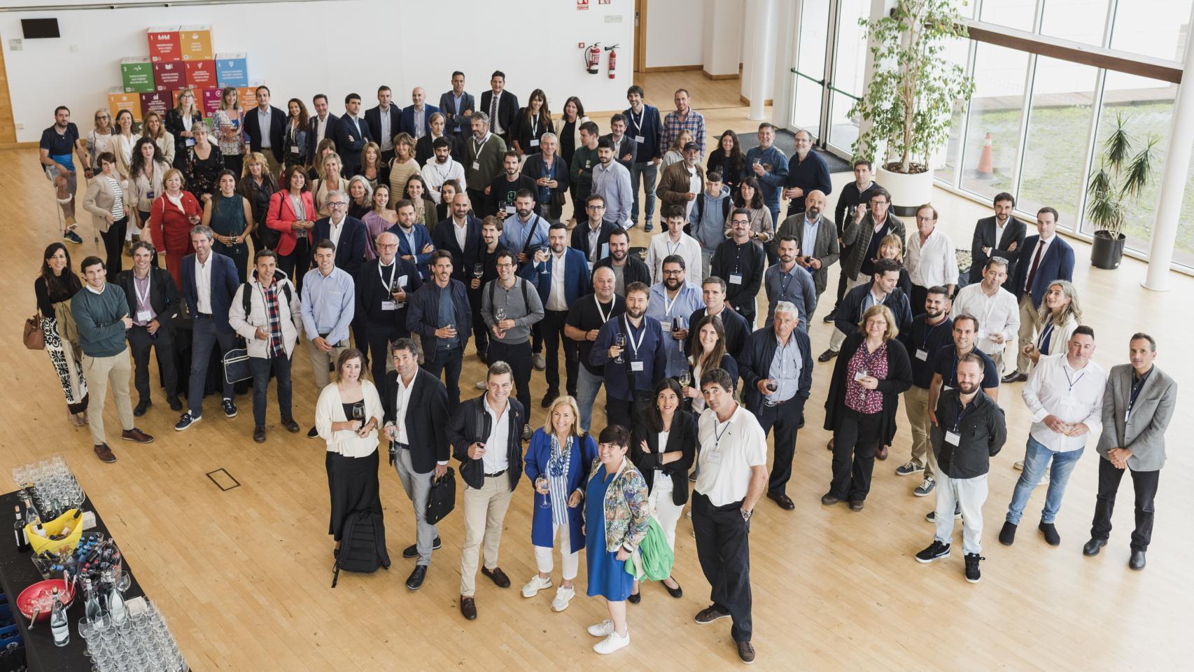 Miembros de la final de BerriUp con miembros de la aceleradora y startups participantes.