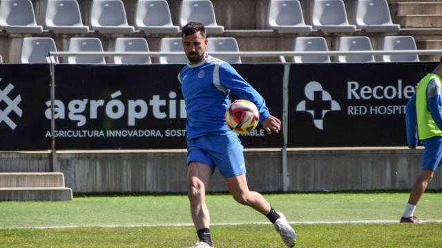 Un jugador del Conquense, durante un entrenamiento esta temporada.