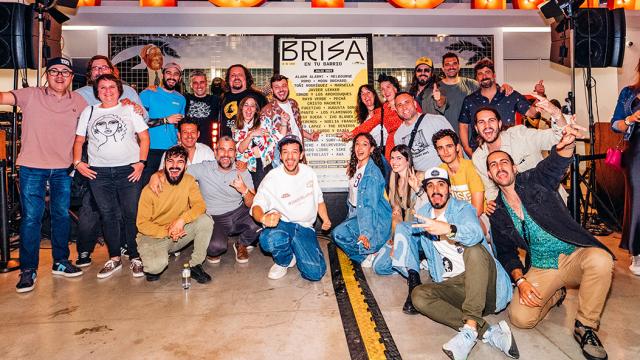 Asistentes a la presentación de ‘Brisa en tu Barrio’ en Cervezas Victoria.