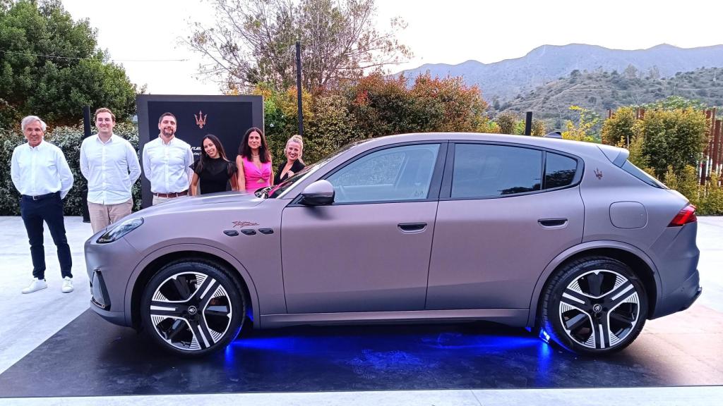 El equipo de Maserati Motordrome Málaga con el Grecale Folgore