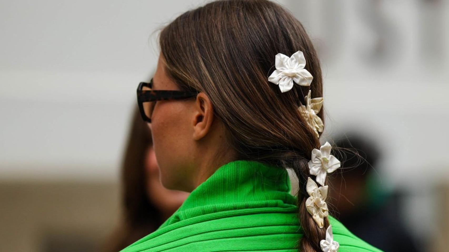 Este es el único complemento para el pelo que necesitas esta primavera (palabra del 'street style')